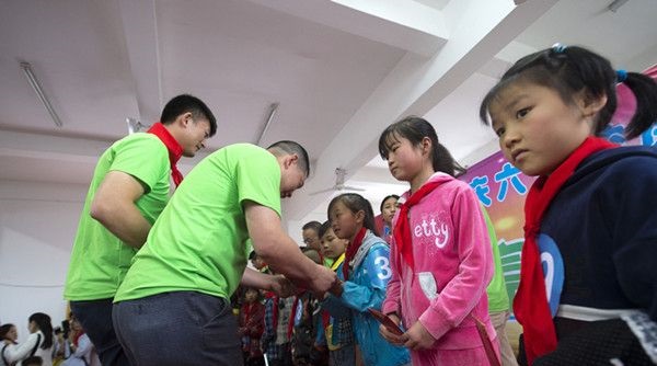 “六一微心愿，愛(ài)心暖童心”湘江電纜攜手村長(zhǎng)李銳愛(ài)心傳遞 點(diǎn)亮未來(lái)