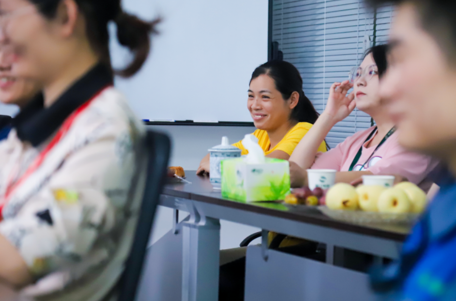 情滿(mǎn)中秋，共話(huà)未來(lái)。湘江電纜工會(huì)舉行中秋茶話(huà)會(huì)