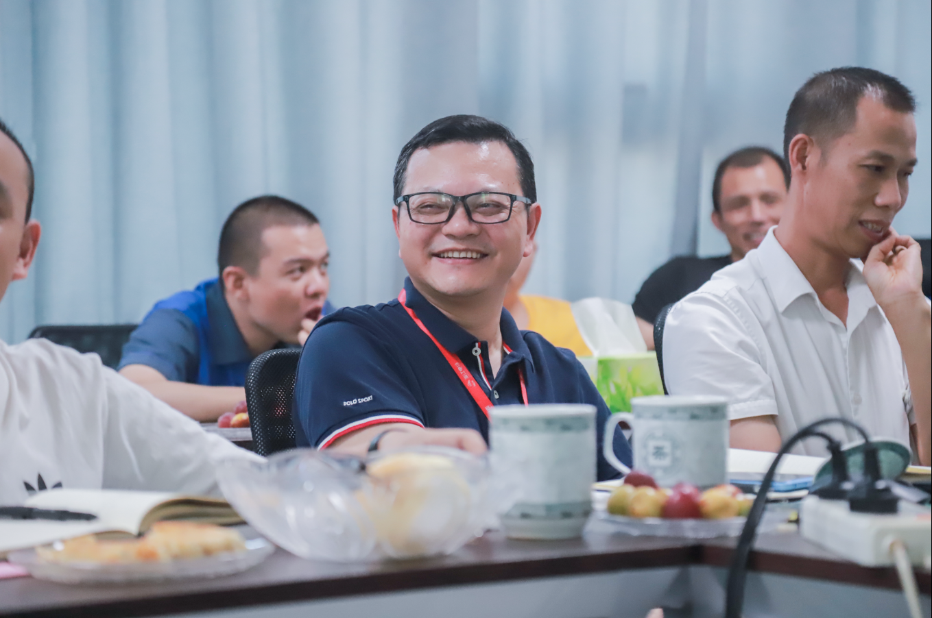 情滿(mǎn)中秋，共話(huà)未來(lái)。湘江電纜工會(huì)舉行中秋茶話(huà)會(huì)